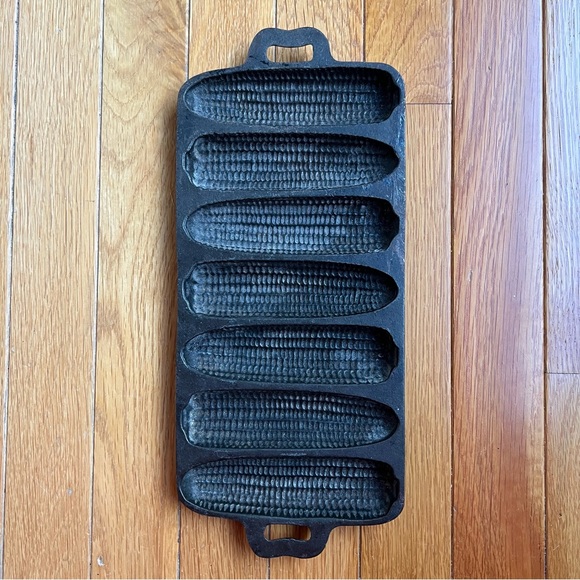 BS & R - 7SC Cast Iron Cornbread Mold Corn Bread Pan Baking Pan Cake Pan - Picture 5 of 13